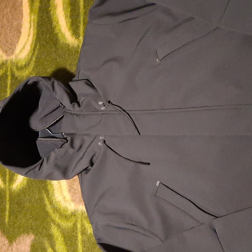 NWOT MEN'S BLACK FITNESS COAT SIZE XLARGE
